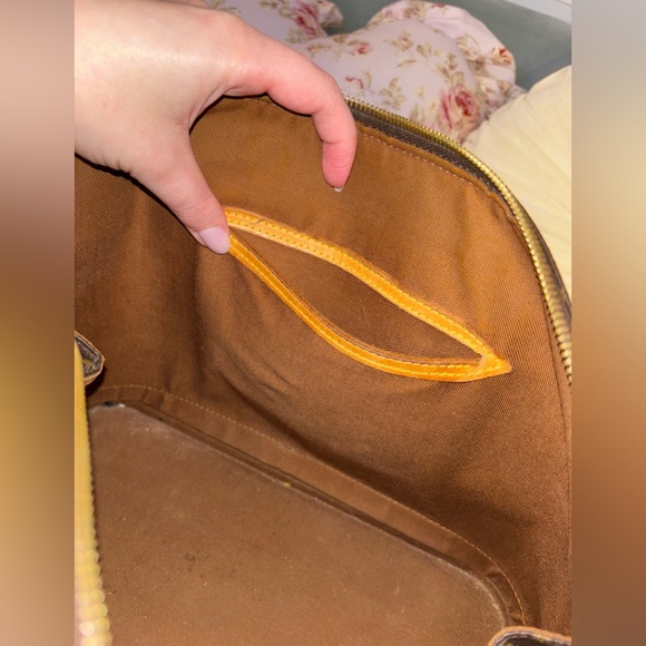 Louis Vuitton Alma PM - Picture 8 of 16